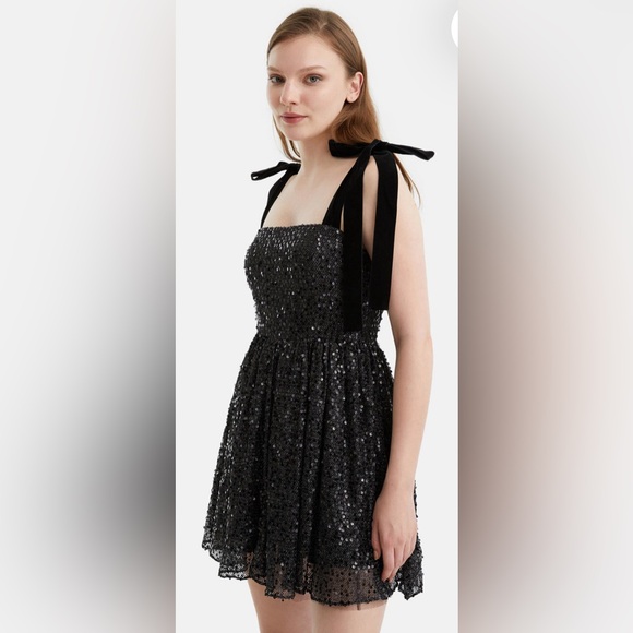 ⭐️⭐️ Nocturne Sequined Flowy Mini Dress NWT XS - Picture 4 of 12